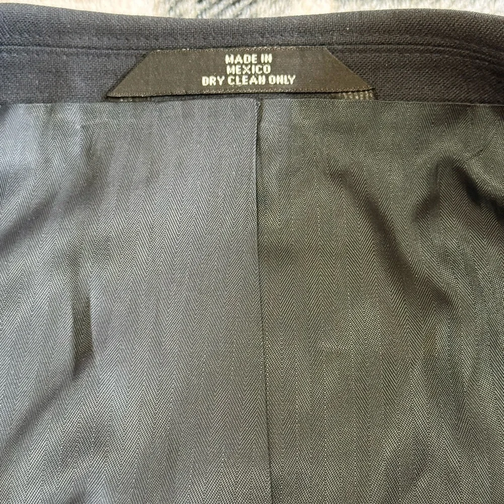 Haggar Black Label Classic Navy Blazer with Gold Buttons Men’s 44R Worsted Wool
